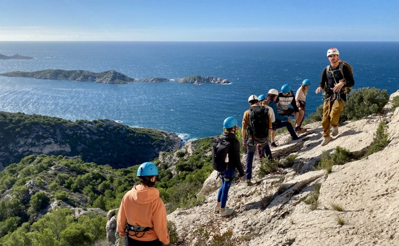 enterrement de vie de garçon et fille dans les calanques