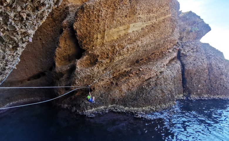 Tyrolienne dans la calanque du Mugel à La Ciotat