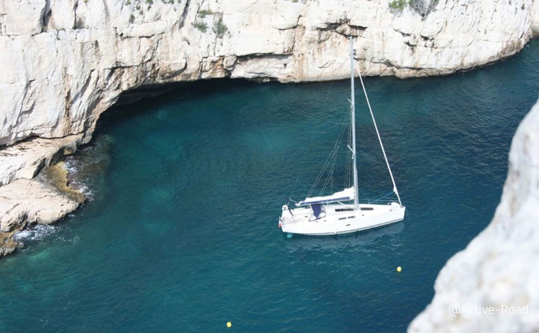 Sailing boat anchoring in the calanques